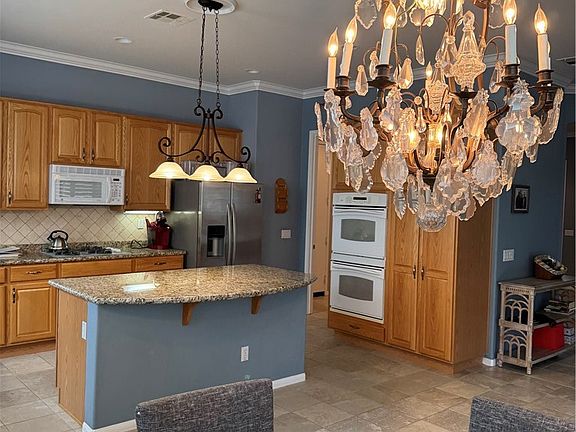 4th image of 979 Ironwood Rd