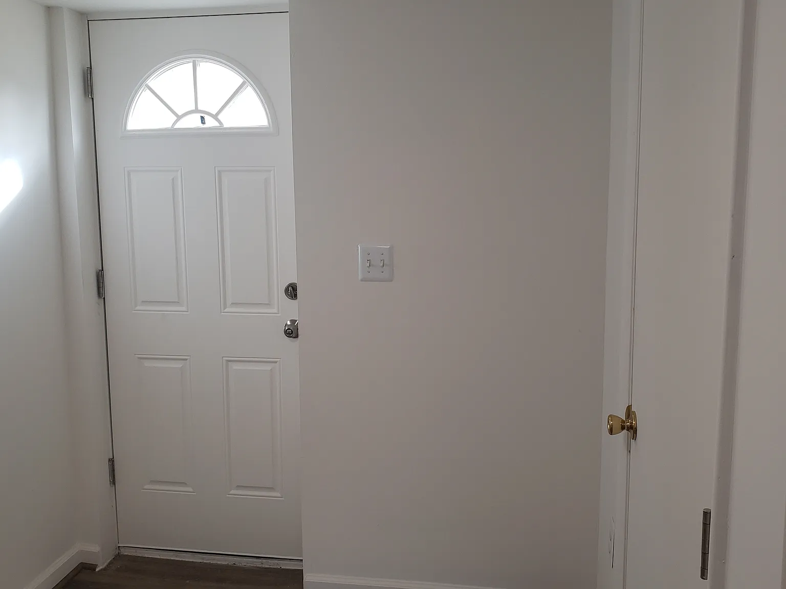 1 bed, 120 sqft, $700 — Photo 1