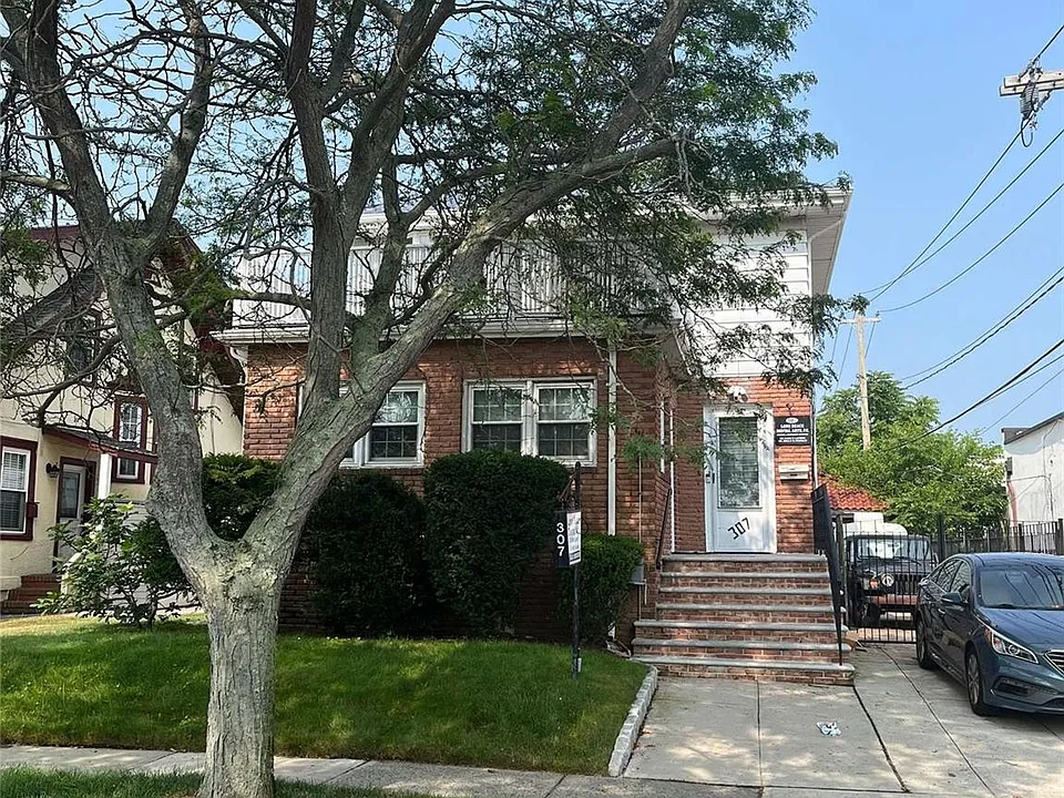 307 Magnolia Blvd #UPPER