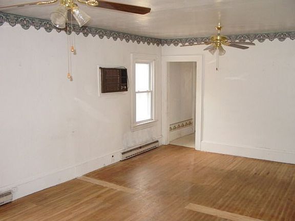 2nd image of 4226 Palmer Ave NE