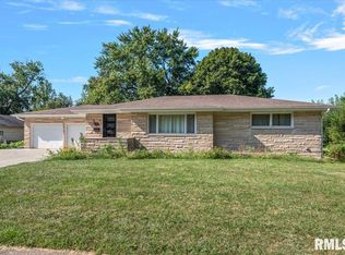 409 N Cedar St, Nokomis, IL 62075