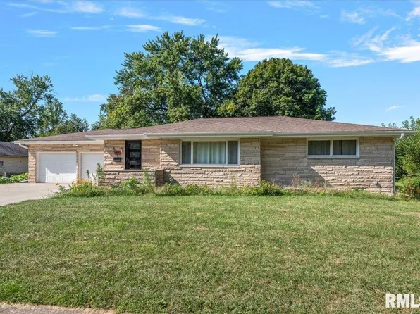 409 N Cedar St, Nokomis, IL 62075