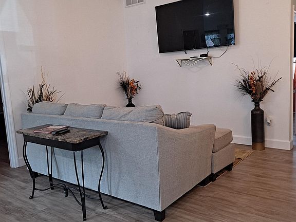 5th image of 5266 Montejo Dr