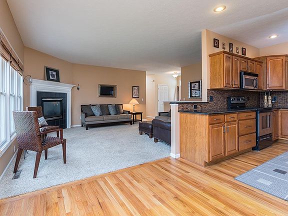 5th image of 55340 Falling Water Dr
