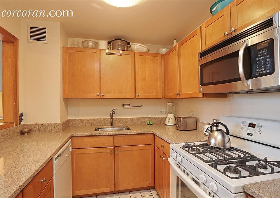 2nd image of 14 W 4th St #B1301