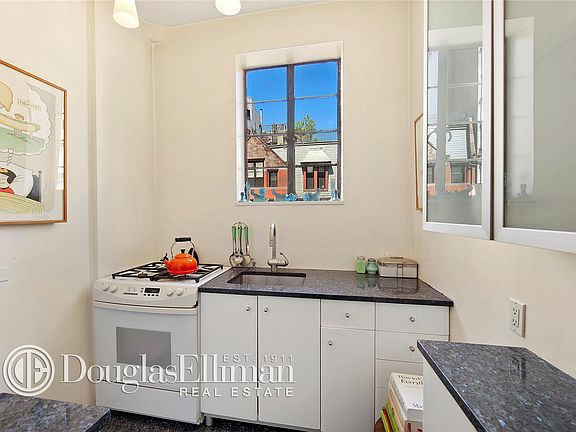 4th image of 224 E 17th St APT 4F