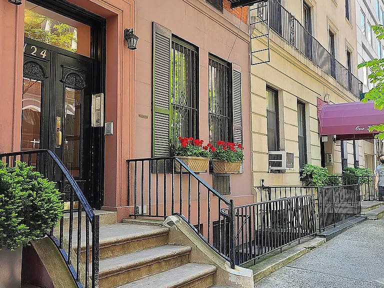 124 E 85th St #5R — Photo 1