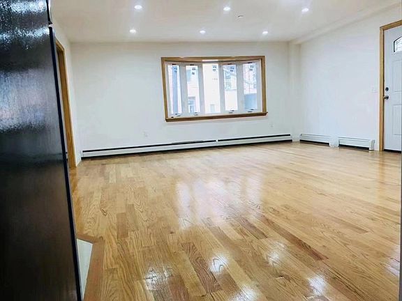 2nd image of 15912 72nd Ave #2