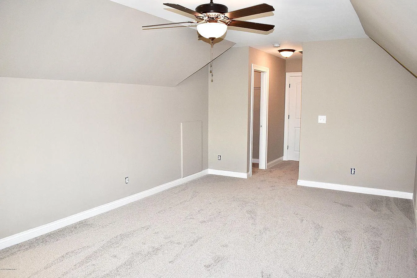 4 bed, 2506 sqft, $2,900 — Photo 2