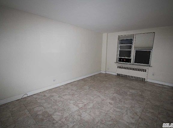5th image of 14441 Sanford Ave