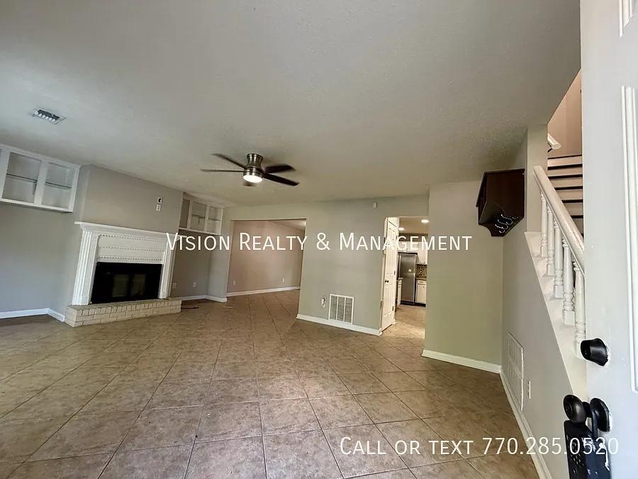 Beautiful 3 BD 2.5 BA Townhome — Photo 3