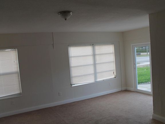 4th image of 754 Date Palm Dr