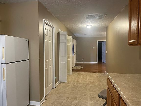 5th image of 721 Oriole St