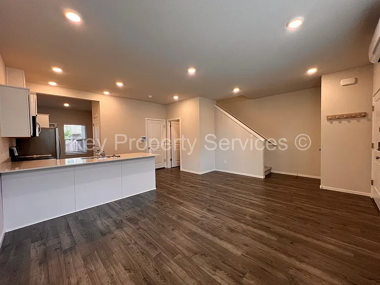 12609 NE 116th Way — Photo 3