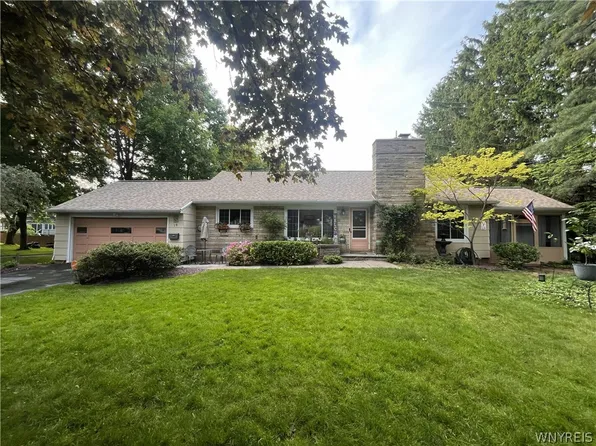 16 Parker Dr, Pittsford, NY 14534