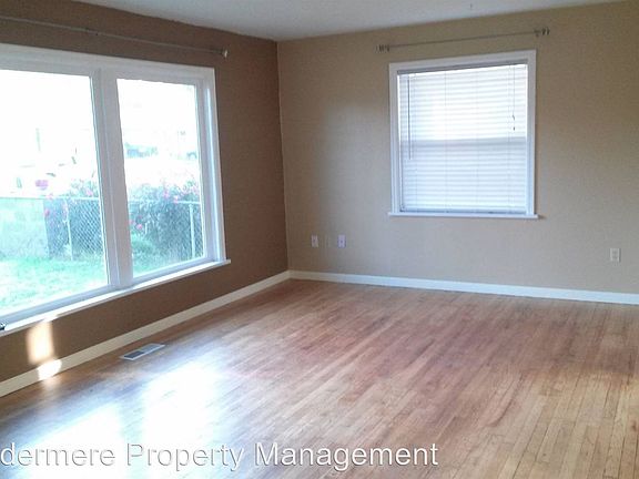 2nd image of 1028 Saint John St