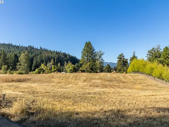 26 Husum St, White Salmon, WA 98672