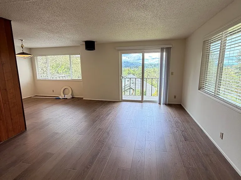 2610 Elinor St — Photo 5