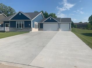 1195 Carolyn Blvd, Mayville, WI 53050