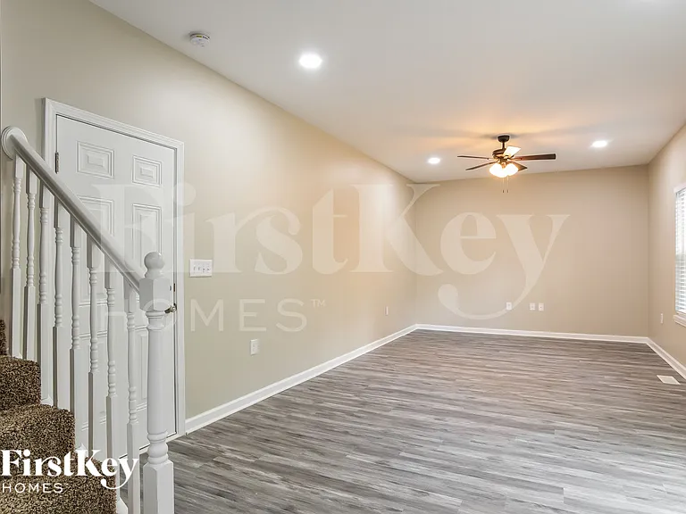 229 Deerfield Dr — Photo 5