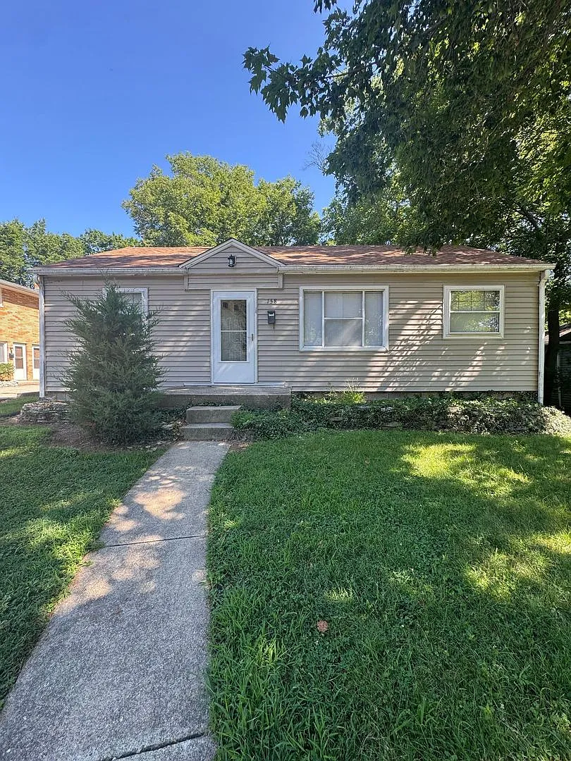 3BR Close to Campus with Free Parking, Washer/Dryer Provided, Unfinished Basement, & Fire Pit! — Photo 1