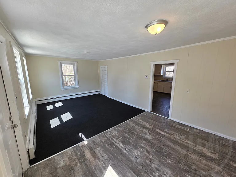  9 Sue St 2-Floor 3b/1b Heatincluded Newfloors Freshpaint Catsok! Prkg — Photo 4