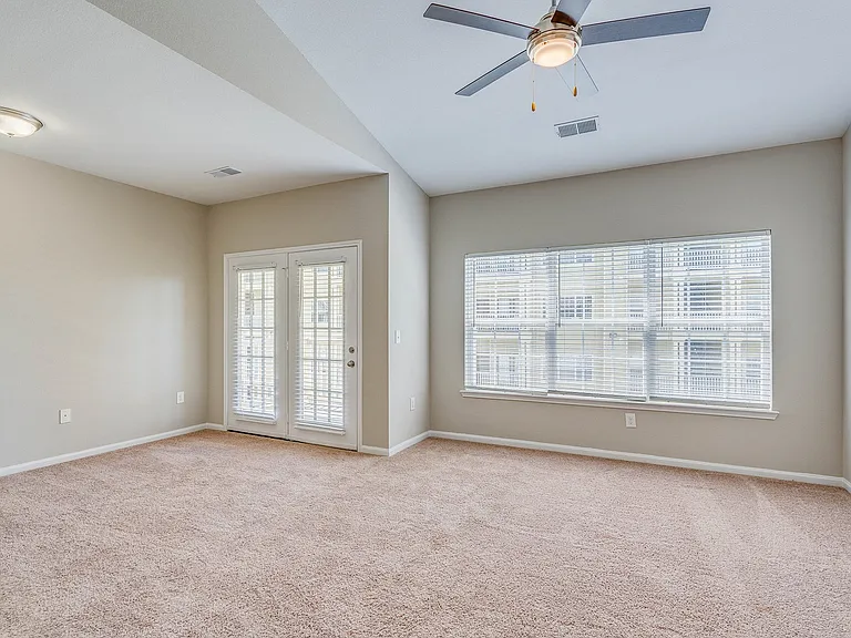 Vintage Retreat Apartments — Photo 12