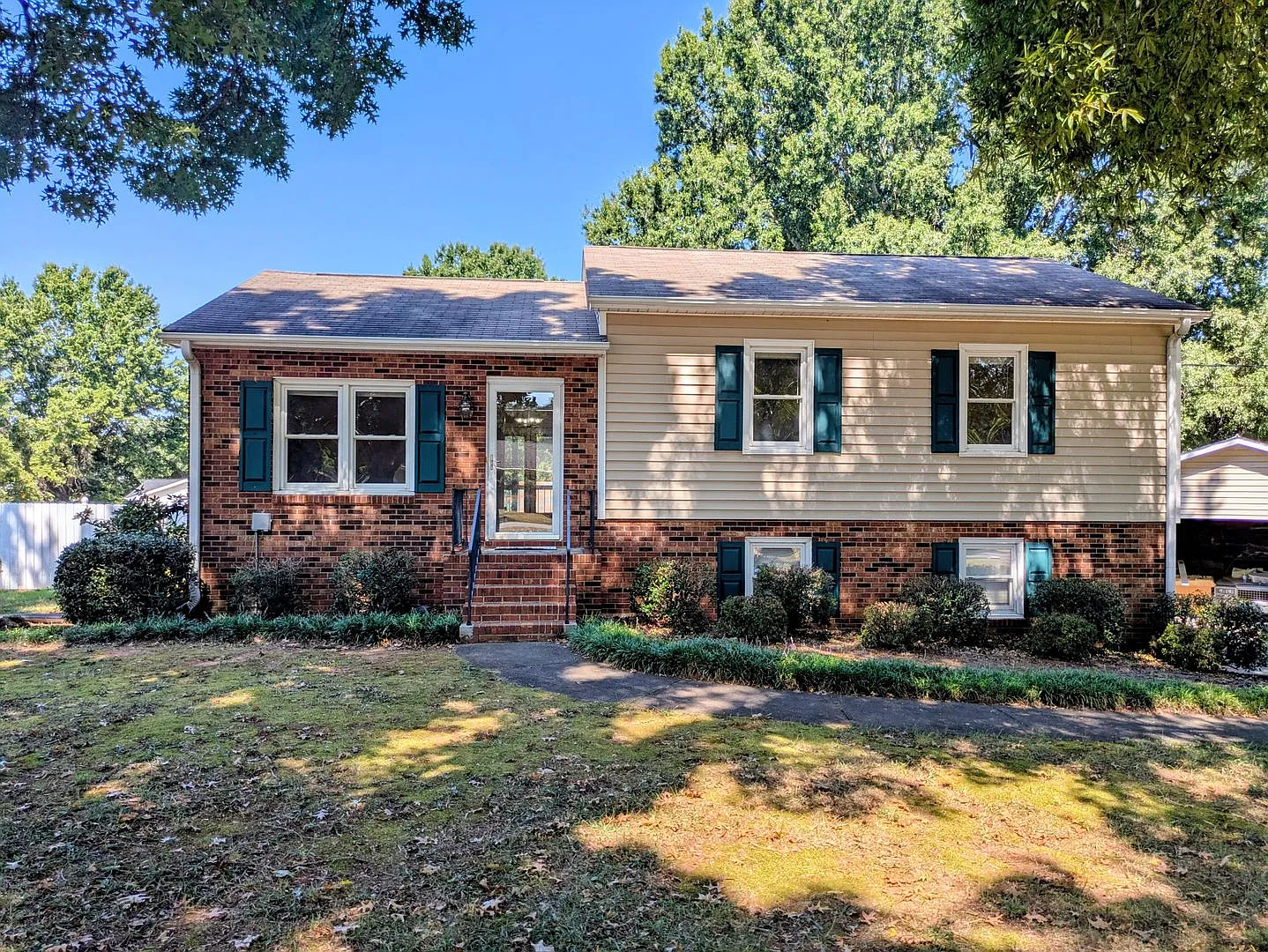 1004 Renee Drive — Photo 1
