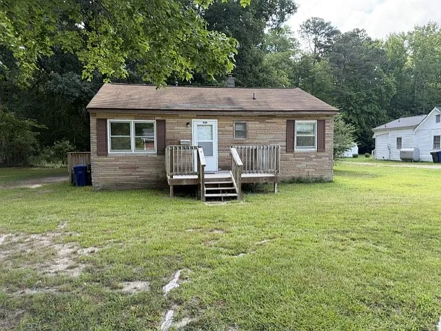 3 bed, 834 sqft, $1,450 — Photo 2