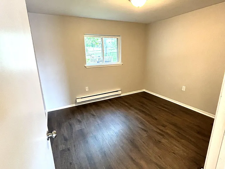 306 Harvey Ave S — Photo 6