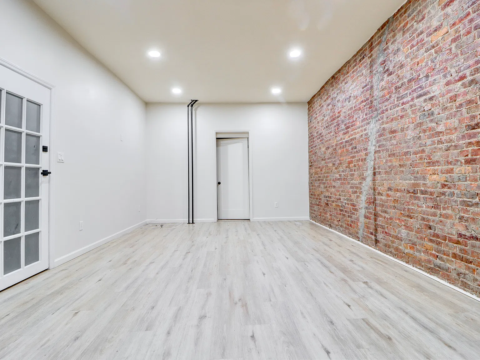 2 bed, 1000 sqft, $3,295 — Photo 3
