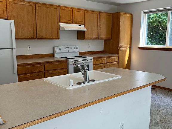 3rd image of 15446 Esther Ave SE