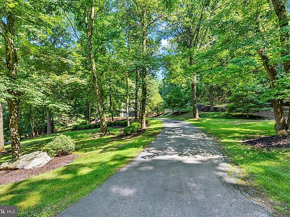 2nd image of 49 Fawn Dr