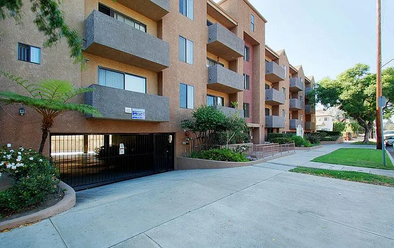 Lido Apartments - 3745 Glendon Ave — Photo 5