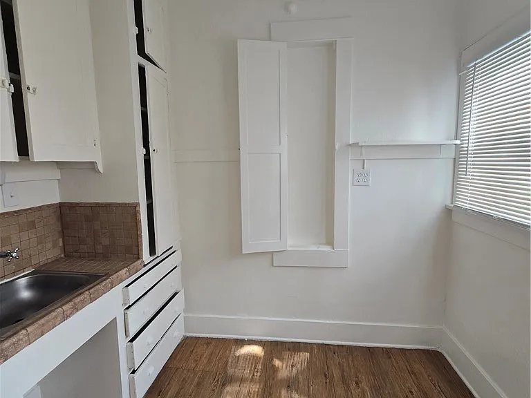 942 E 2nd St #12.5 — Photo 10