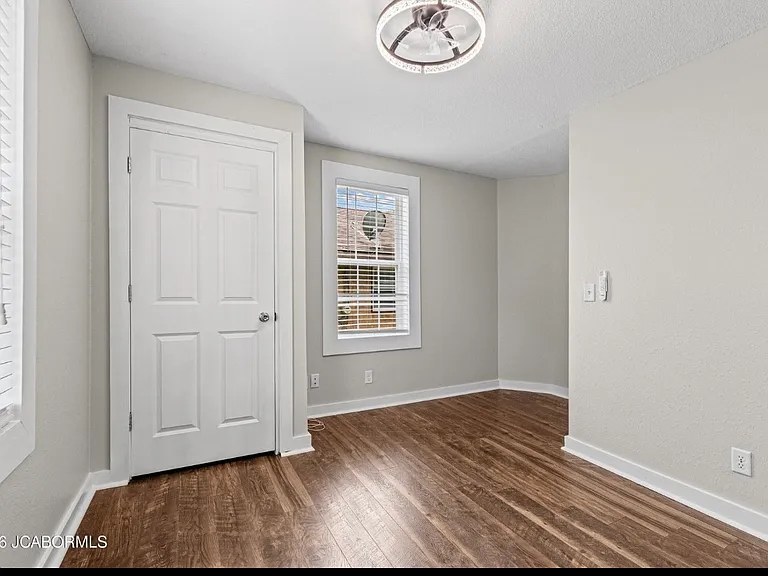 420 Vetter Ln — Photo 6