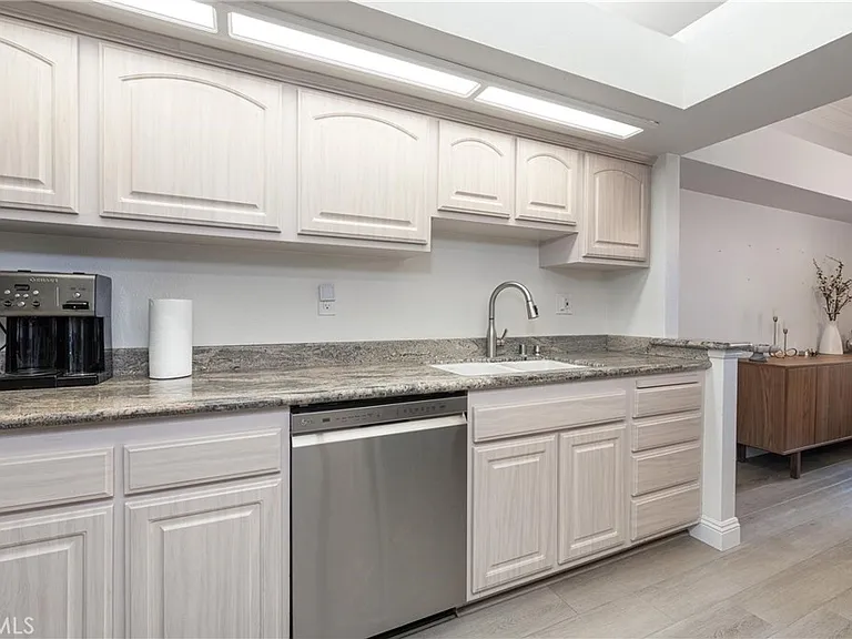 764 Wingate Bay — Photo 13