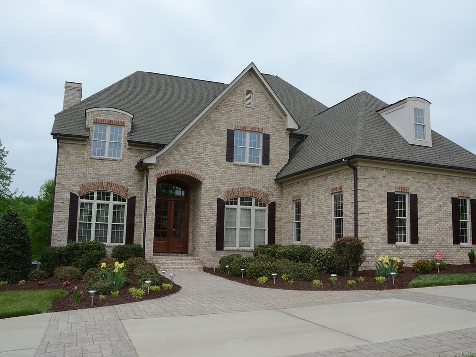 Beautifully Landscaped 