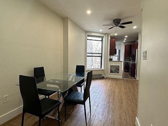 5th image of 574 Morgan Ave APT 3R