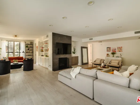 1277 S Beverly Glen Blvd APT 304, Los Angeles, CA 90024