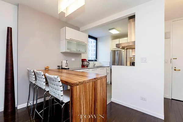 Rented by Town Residential | media 3