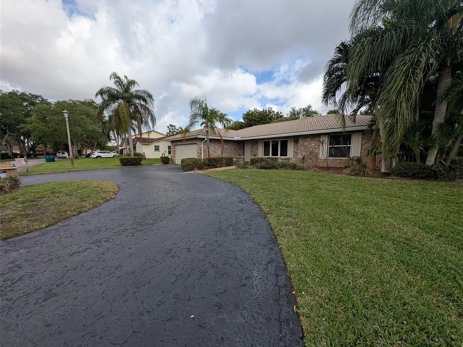 3 bed, 2.0 bath, 2002 sqft, $4,700 — Photo 3