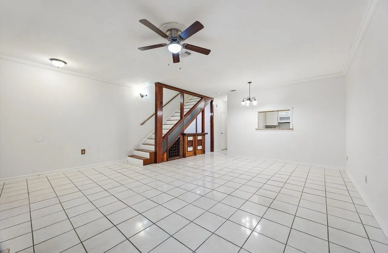 Regency Square Ct, Houston — Photo 3