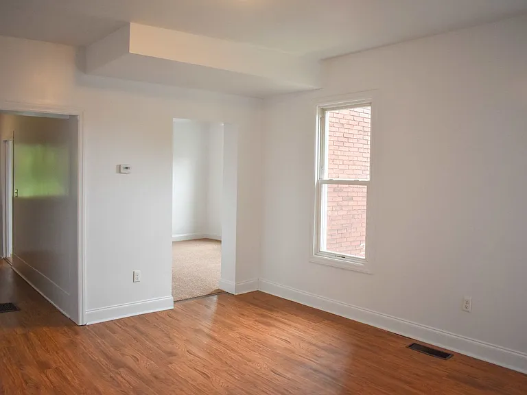 316-318 N Henderson St — Photo 10