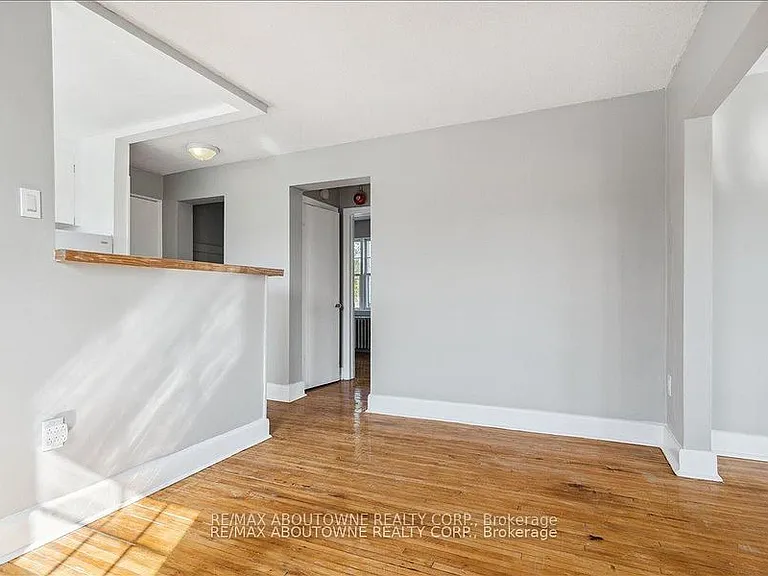 133 N Service Rd E #6 — Photo 6
