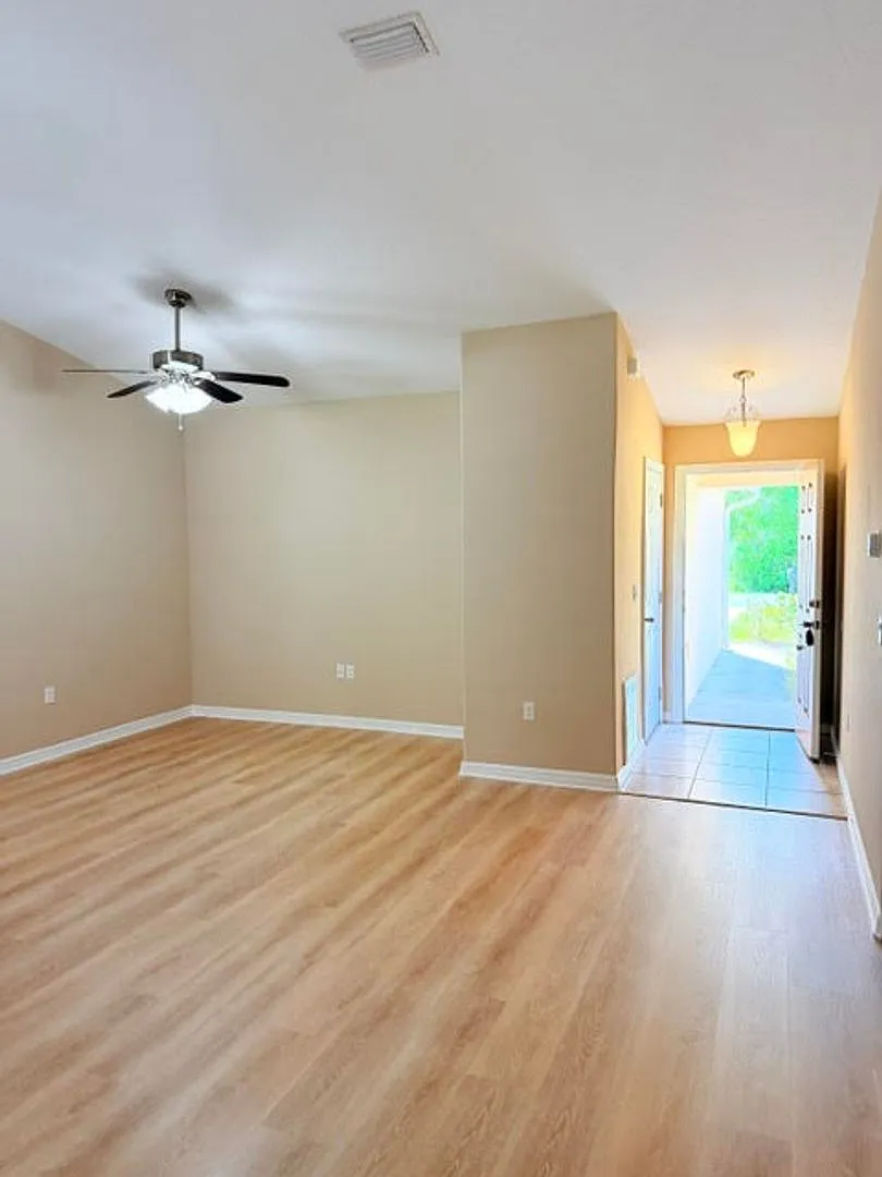 113 Brunswick Ln — Photo 4