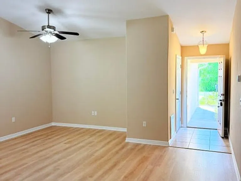 113 Brunswick Ln — Photo 4