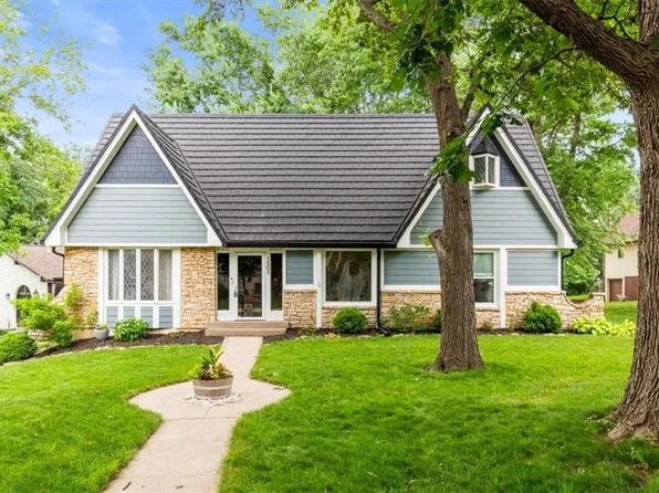 3503 NE Beechwood Cir, Lees Summit, MO 64064