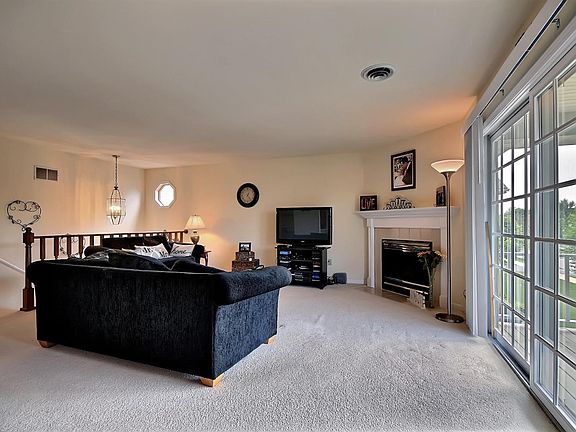 5th image of 9807 Parkway Dr