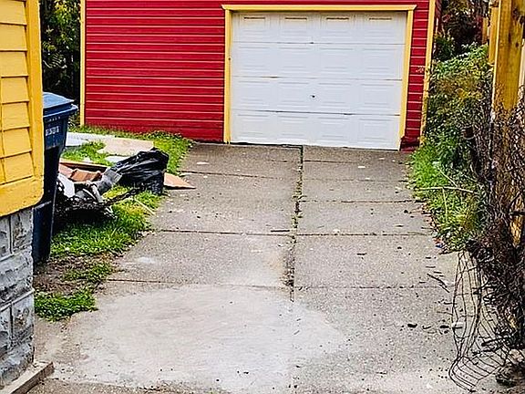 4th image of 349 Goodyear Ave